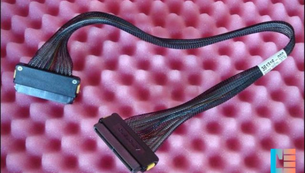 393275-001 8484) Multi-Lane 19 in Cable (8484 to Internal SAS/SATA