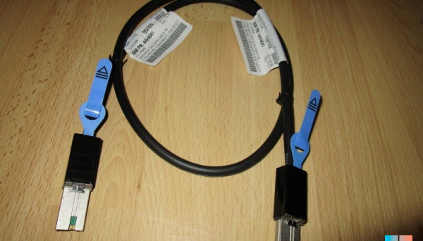 44V4041 SFF-8088 to Mini SAS SFF-8088 iSAS-8888-U 1M Cable Mini SAS