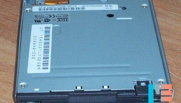 226949-932 Kit Floppy Drive DL360G4 SATA