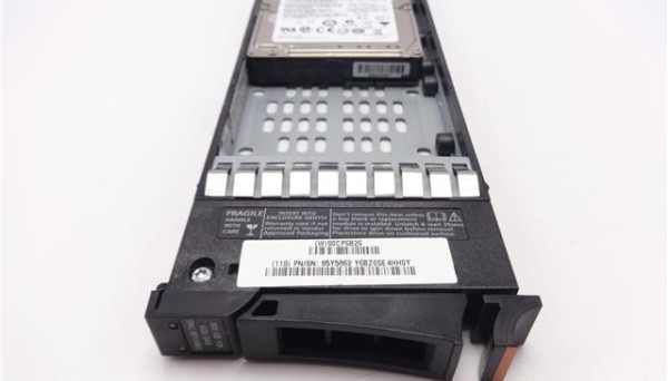 85Y5862 V7000 6Gb SAS 2.5